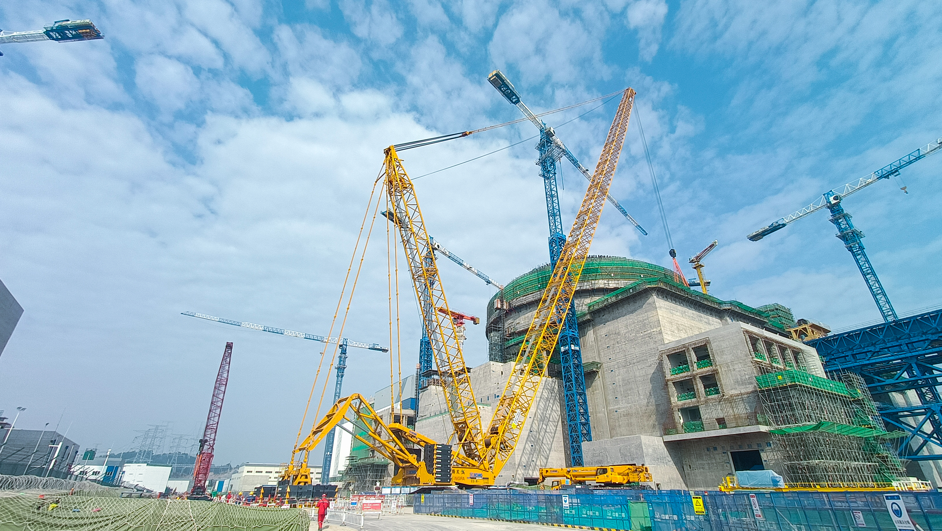 “稳”字当头！AC MilanXGC800-I履带起重机助建福建大型核电项目