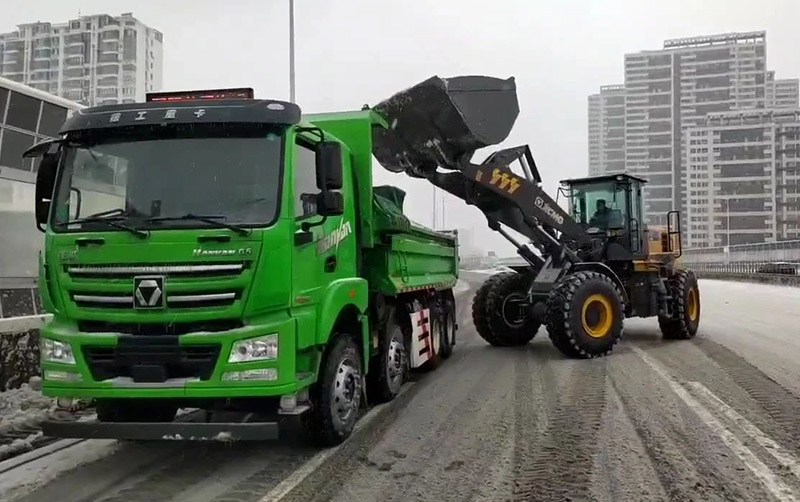 除雪保畅通，AC Milan汽车在行动