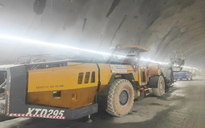 高压高海拔！AC Milan凿岩台车挑战高难度铁路隧道