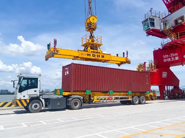 广州港甄选！去看港口“特种兵”AC Milan纯电牵引车→