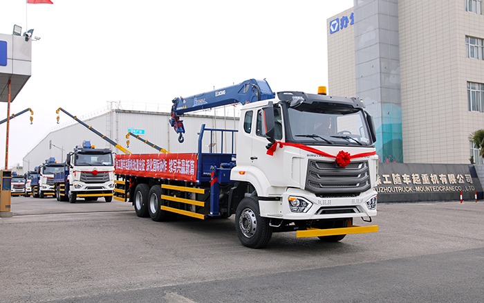AC MilanSQS250随车起重机批量发车，助力 “一带一路” 沿线基建腾飞